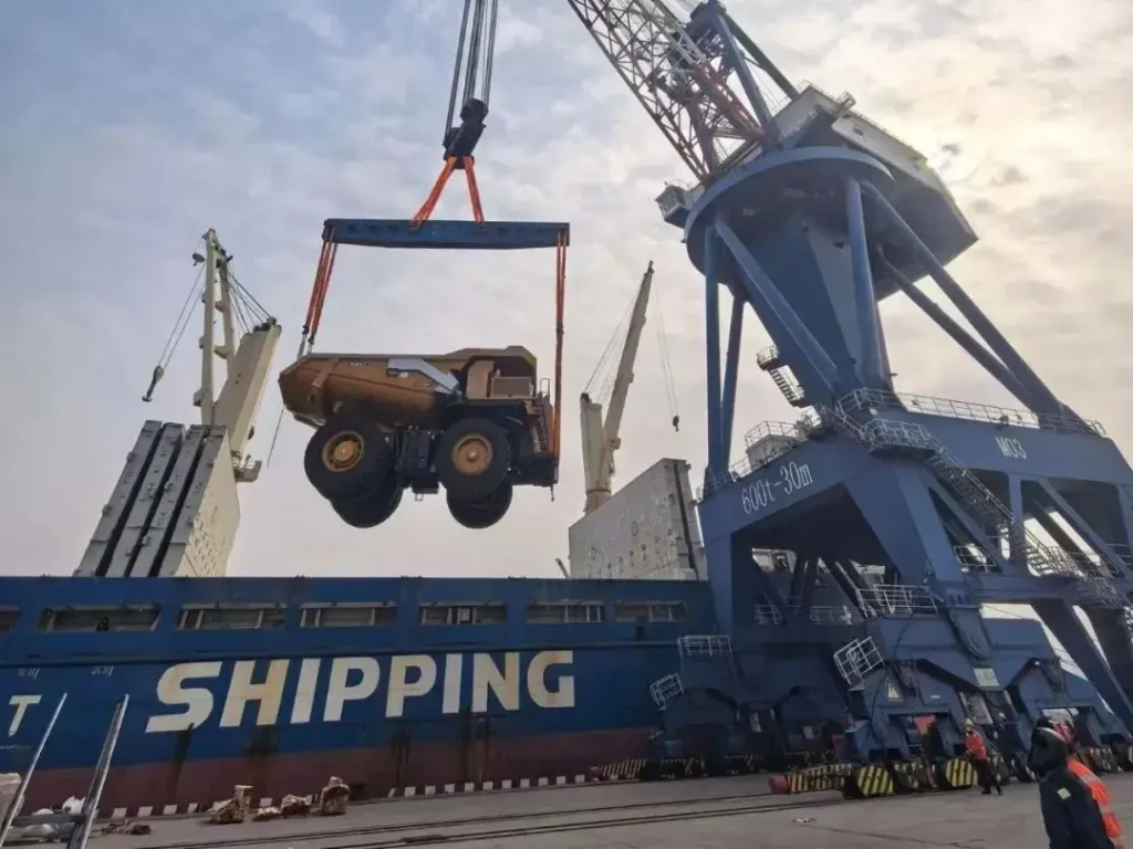 图片[1]-Port Authorities Collaborate to Improve Business Environment: Sany Heavy Equipment’s Hybrid Mining Trucks Shipped for the First Time from Yingkou Port-Mining Truck Parts